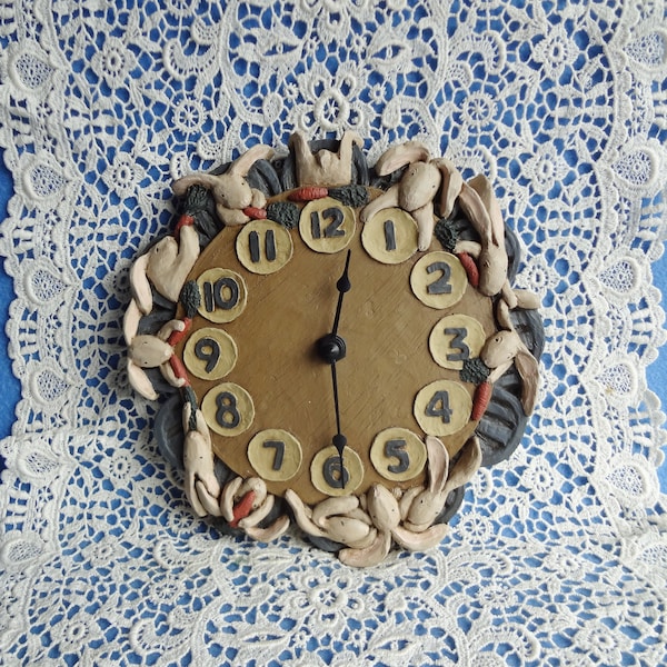 Vintage Rabbit Clock 1987 Spring House Collection * Whimsical  Bunnies & Carrots Round Resin Wall Clock * Requires 1 Double A Battery