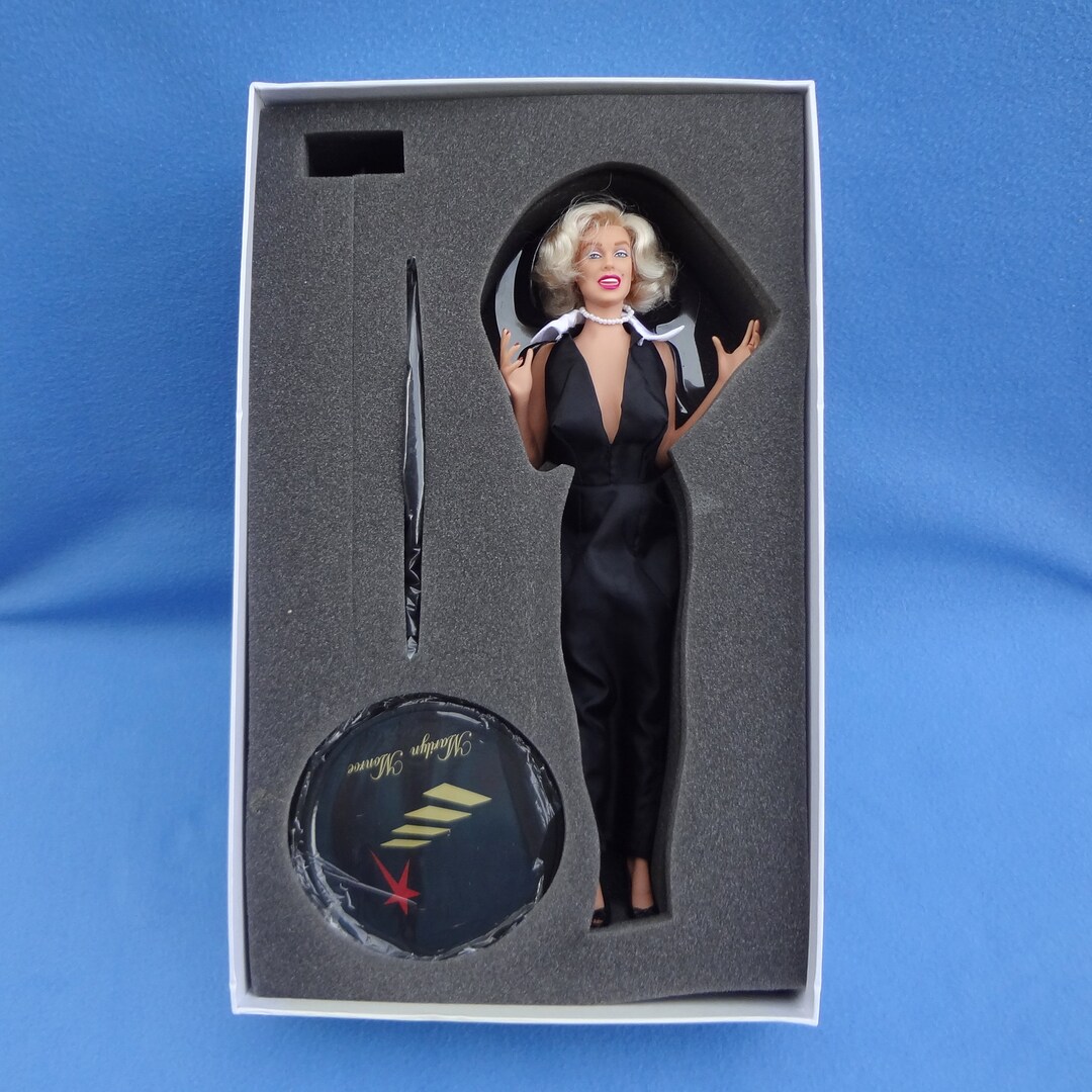 New Marilyn Monroe Gentlemen Prefer Blondes 1/4 Scale PVC