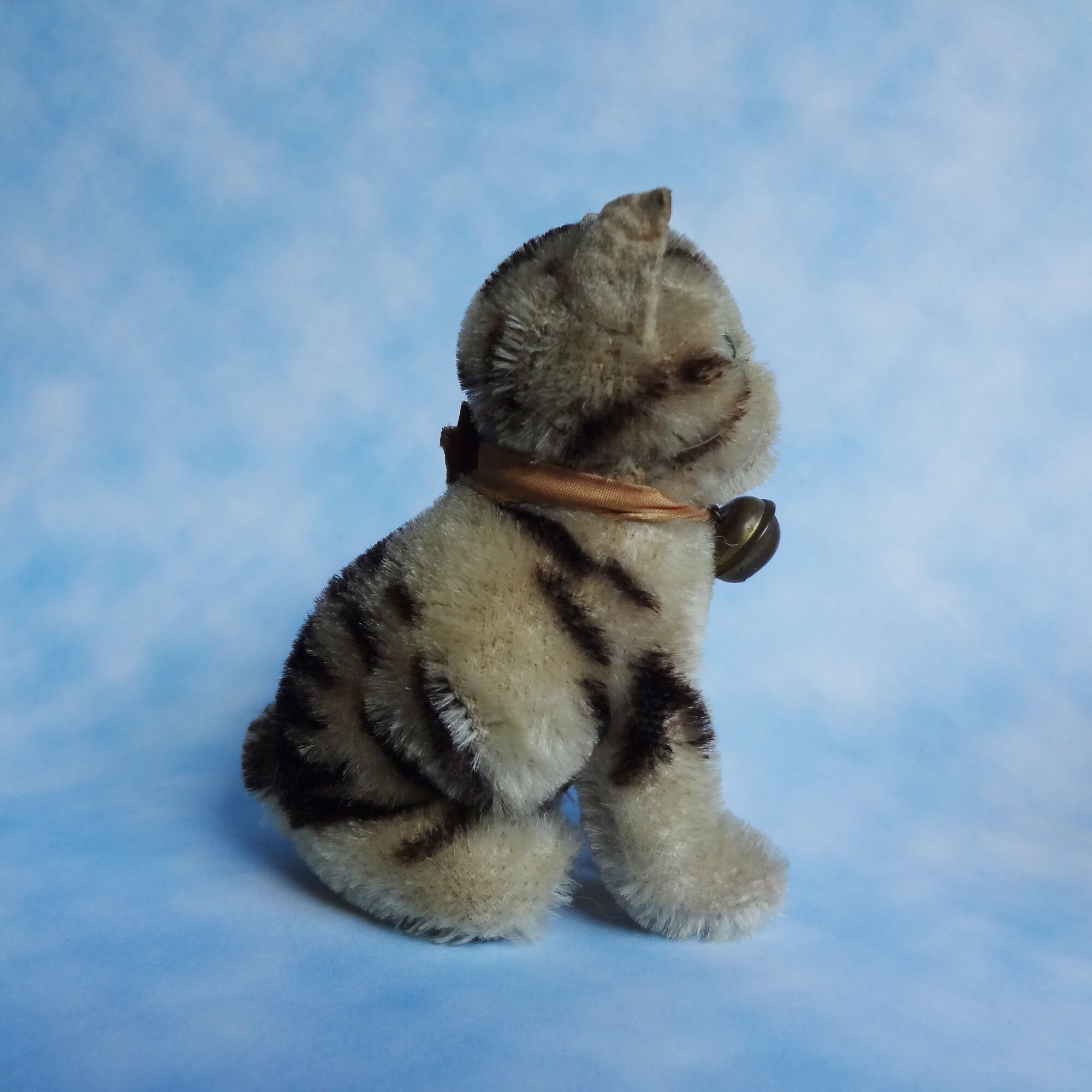 Steiff Drinking Cat Replica 1933, 14 cm, Art.nr. 0108/14