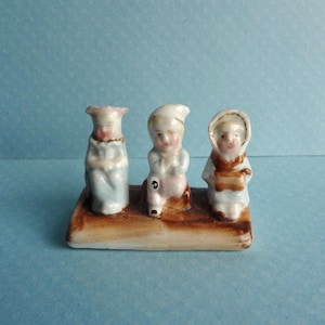 Antique Miniature Porcelain 3 Sitting Figures/Figurine German Made Conta & Boehme Fairing Dollhouse Piece * Chip/Flaw on One Hat Point