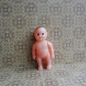 Vintage Renwal 1940&#39;s Miniature 2-1/4&quot; Hard Plastic Mid Century Un-Painted Dollhouse Doll * Movable Arms & Legs * Very Good Condition!