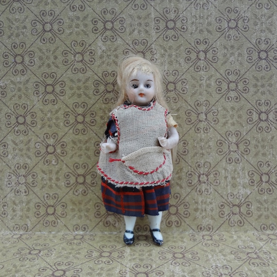 【プップ さま】antique doll ❀ 白いニットワンピースのミニョネット Antique French/german Mignonette All Bisque With Glass Eyes