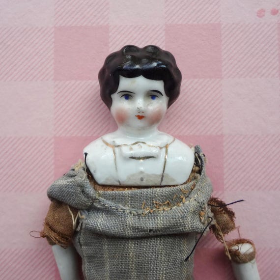 Hertwig Low Brow China Decorated Shoulder Plate Nanking Doll in