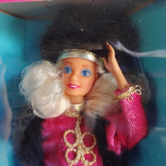 Vintage Russian Barbie #1916 Dolls of the World 1988 NRFB