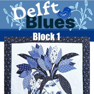 Könnte beinhalten: Ein gesteppter Wandbehang mit dem Thema Delft Blue. Das Design zeigt eine Vase mit blauen Tulpen, eine Tasse und eine Maus, alles in Blau- und Weißtönen. Die Worte "Delft Blues" und "Block 1" stehen oben.