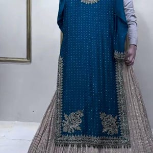 パキスタンのデザイナー、シノンシルクの完全刺繍、シーケンスワーク、既製のサルワールカミーズ、ステッチ入りウェディングウェア、ドゥパッタ付きレヘンガチョリ