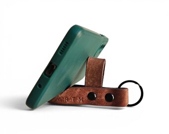 Leather Keychain Phone Stand – Handmade Minimalist EDC Gift, Travel Tech Accessory, Phone Holder Keyring