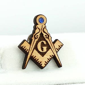 Masonic Pin / Button  with Jewel