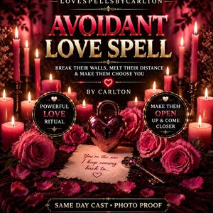 Może przedstawiać: Obraz o tematyce romantycznej z zapalonymi czerwonymi świecami, różami i kłódką w kształcie serca. Tekst zawiera "AVOIDANT LOVE SPELL" i "You're the one I keep coming back to..." Scena jest ciemna, skupiona na miłości i rytuale.