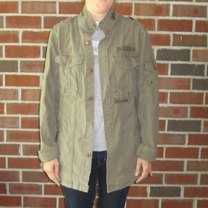 Vintage khakigrön jacka, vintage Fossil lätt militärjacka, militär olivgrön kappa, grön vår- och höstkappa i militärstil
