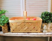Large Chipwood woven basket, vintage basket, natural farmhouse style basket, large farmhouse french country basket wedding table centerpiece