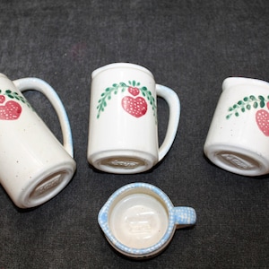 Farmhouse kitchen Ceramic Measuring Cups Spongeware Blue and Creamy white with Red Hearts, Prim country kitchenware, primitive kitchen decor