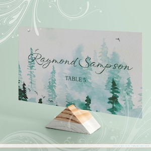 Tarjeta de lugar de bosque brumoso, bosque de acuarela, etiqueta de nombre de bosque, tienda de mesa estilo montaña, tarjeta de nombre de ambiente de bosque, tarjeta de lugar de mesa al aire libre