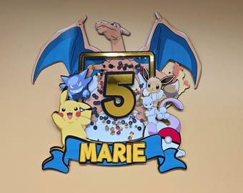 Adorno para tarta de cumpleaños de Pokémon | Adorno 3D con nombre y número | Poké Ball de Pikachu | Adorno para tarta con forma de coctelera (opcional)