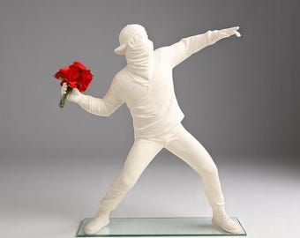 Flower Thrower Bold Resin Statue – Banksy Inspired Modern Art Decor (White, Gold, Black)