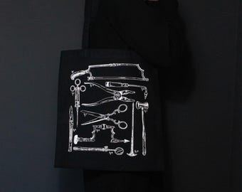 Gothic Stoffbeutel mit viktorianischen Werkzeugen - Dark Academia Tote Bag schwarz weiß, Baumwolle, Goth Shopper Bag