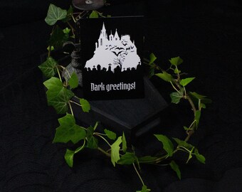 Gothic Postkarte, Dark Greetings, Fledermäuse, Schloss, Friedhofssilhouette, Spuk Karte, Dark Academia Deko
