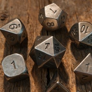 Vintage Massives Metall DND Würfel Set | Antik Stil RPG Würfel mit runden Ecken Bild 2