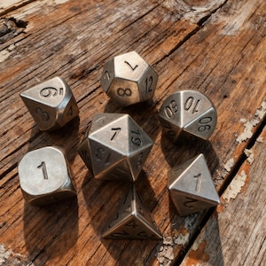 Vintage Massives Metall DND Würfel Set | Antik Stil RPG Würfel mit runden Ecken Vintage Silvery