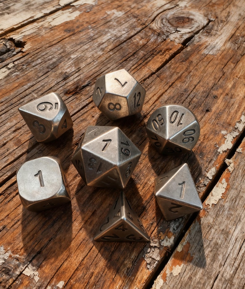 Vintage Massives Metall DND Würfel Set | Antik Stil RPG Würfel mit runden Ecken Vintage Silvery
