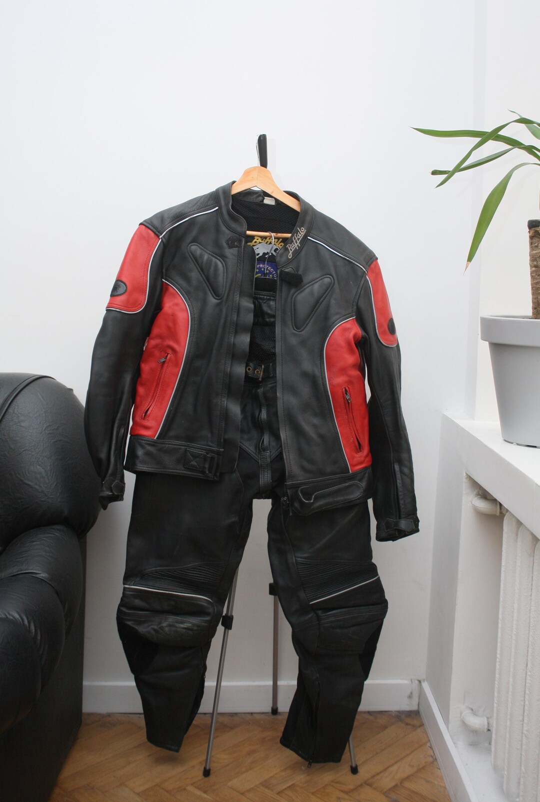 DIESEL バッファローレザー ジャケット ブラック/レッド バッファローレザー ブラック レッド バイカー スーツ ジャケット +
