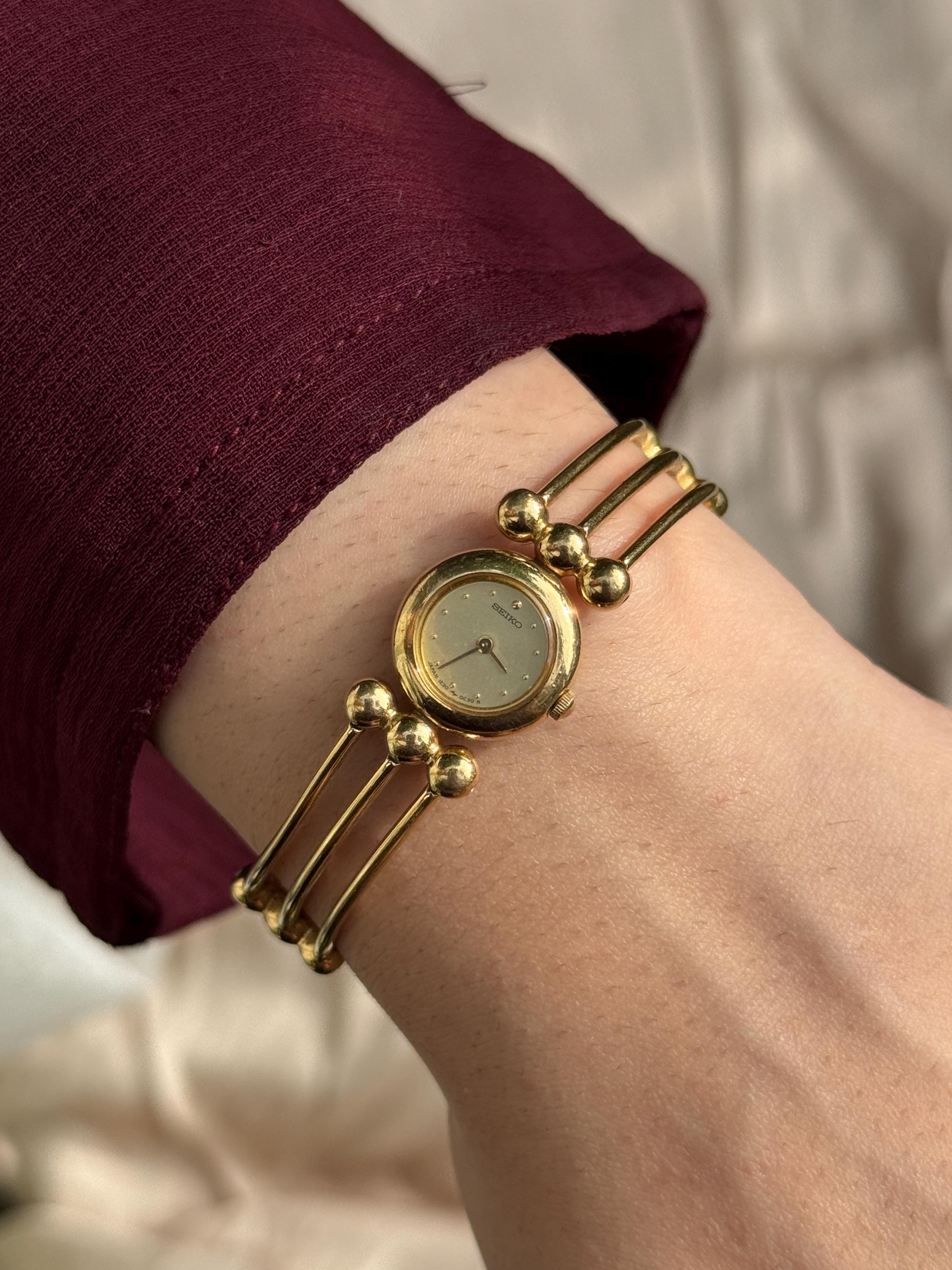 Vintage Seiko Gold Tone Ladies Watch • Small Round Dial 