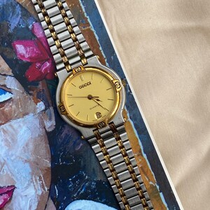 Reloj Gucci 9000L bicolor vintage para hombre, esfera blanca bañada en oro, cuarzo suizo clásico.