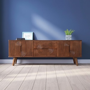 ハンドメイドのウォールナット製テレビ台 - ミッドセンチュリーモダンの無垢材コンソール