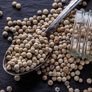 Organic Whole White Peppercorns Dried Seasoning Piper Nigrum