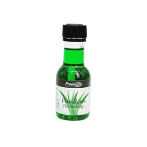 Könnte beinhalten: Eine kleine, klare Glasflasche mit Preema Pandan-Aroma. Die Flasche hat einen schwarzen Deckel und enthält leuchtend grüne Flüssigkeit. Das Etikett zeigt eine grüne Pflanzenillustration und die Worte "Pandan Flavouring".