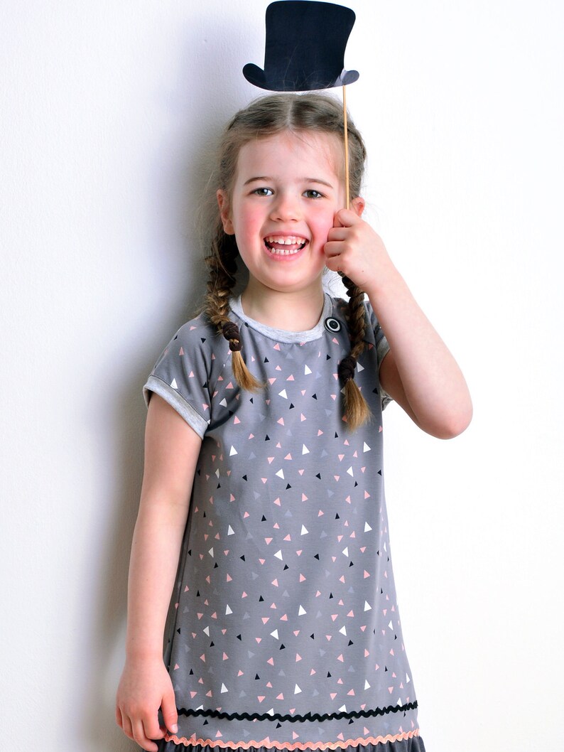 girl dress grey triangle button by STADTKIND POTSDAM