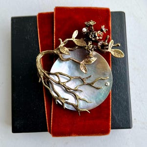 Vintage Designer Brooch // Round Mother of Pearl Shell with gold Branches