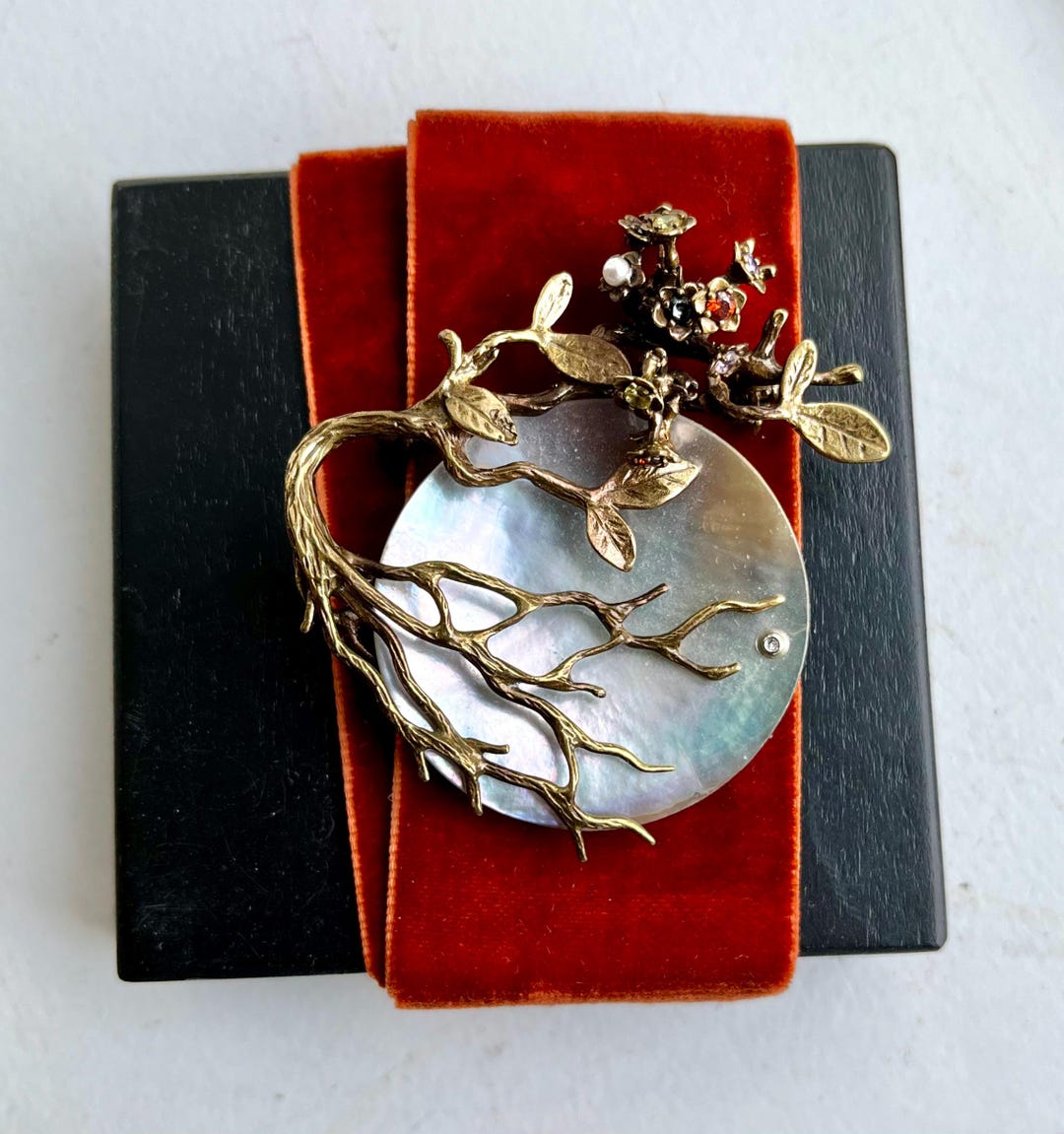 Broche Ancienne Vers 1900 Décor Fleurs En Nacre - Bijou Vintage Occasion