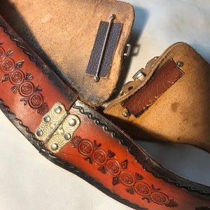 vintage 1970s belt brown TOOLED leather wood buckle Hand Made Mexico 30 31 32 34