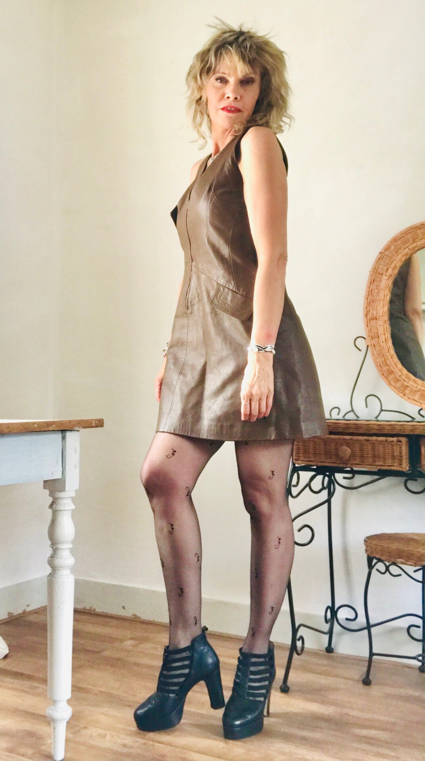 Short casual leather dress – Landsheka