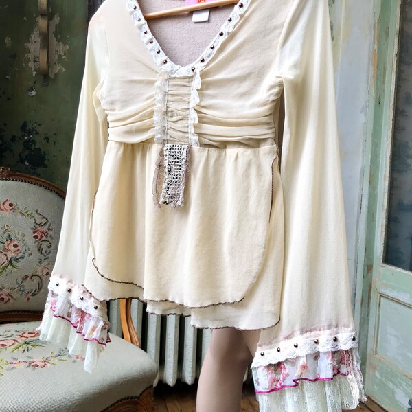 90’s Lace Up Bell Sleeve Blouse - Medium