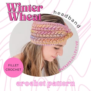 Pode incluir: Uma faixa de cabelo de crochê multicolorida em tons de rosa, amarelo e roxo. O texto "Winter Wheat headband" é exibido acima da faixa. As palavras "Fillet Crochet" e "crochet pattern" também são visíveis.