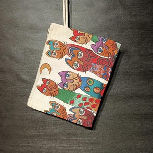 Bolso de mano con diseño de gato colorido y gobelino: bolso de tapiz hecho a mano con un diseño felino caprichoso / bolso artístico con asa de cuerda