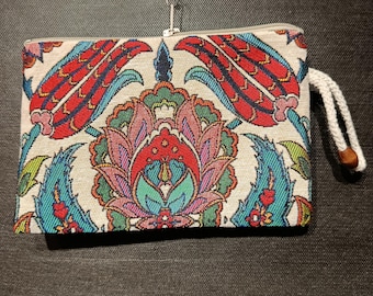 Monedero con cremallera con estampado de tulipanes turcos – Bolso de mano de tapicería Gobelin, fabricado en Turquía.