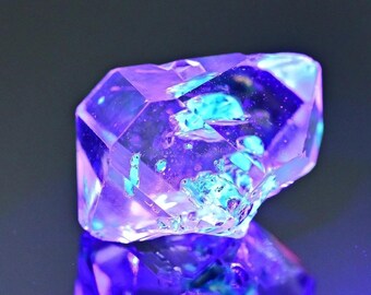 Collector Specimen: 5.46 Ct Quartz with Petroleum aka Golden Enhydros