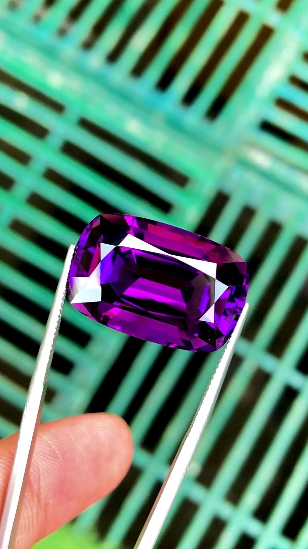 Extreame Rare Blue Hue: Color Shifting 35.29 Ct Amethyst Rwanda Mine ...
