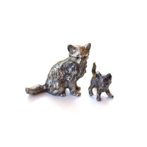 Vintage metal figurine set of 2 Mamma cat and kitten mama cat made feline decor made in Italy gift for cat lover animal decor shelf decor