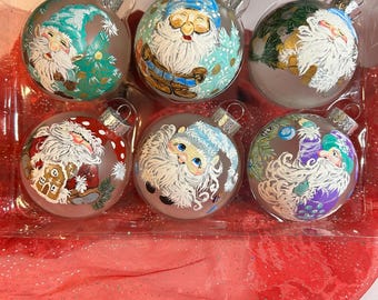 Świąteczne ozdoby w kształcie krasnala Świętego Mikołaja