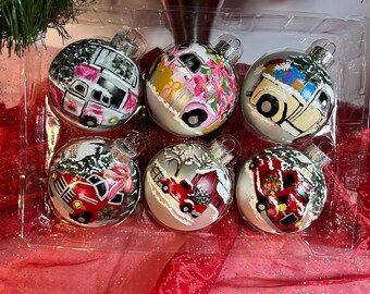 Zabytkowe ozdoby świąteczne w kształcie ciężarówek