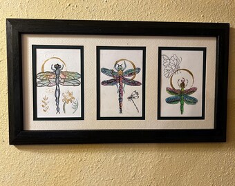 Tryptyk z ważką w akwareli: sztuka tuszem metalicznym