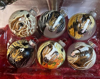 Ręcznie malowane ozdoby świąteczne w kształcie koni