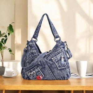 Bolso vaquero azul de moda para mujer: bolso vintage de mezclilla con lentejuelas, parche de gafas y bordado de labios.