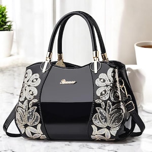 Bolso Boston de charol bordado: bolso bandolera de gran capacidad para mujer, un bolso elegante y con estilo.