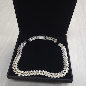Large LED Necklace Box – Light Up Jewelry Gift Box in Black or Red, Luxury Necklace Display Case, Proposal & Gift Presentation Box