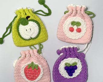 Hand gehäkelte Obst Kordel Beutel, Apfel, Kirsche, Erdbeere, Traube, niedliche Geldbörse, Geschenktasche, Schlüsselbund Beutel, Candy Snack Tasche, Geschenk für Lehrer